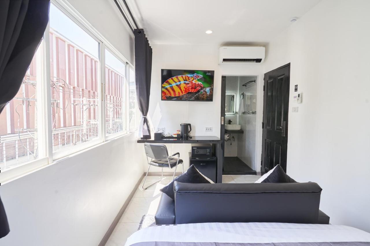Thonglor Suites Hotel Bangkok Exterior foto