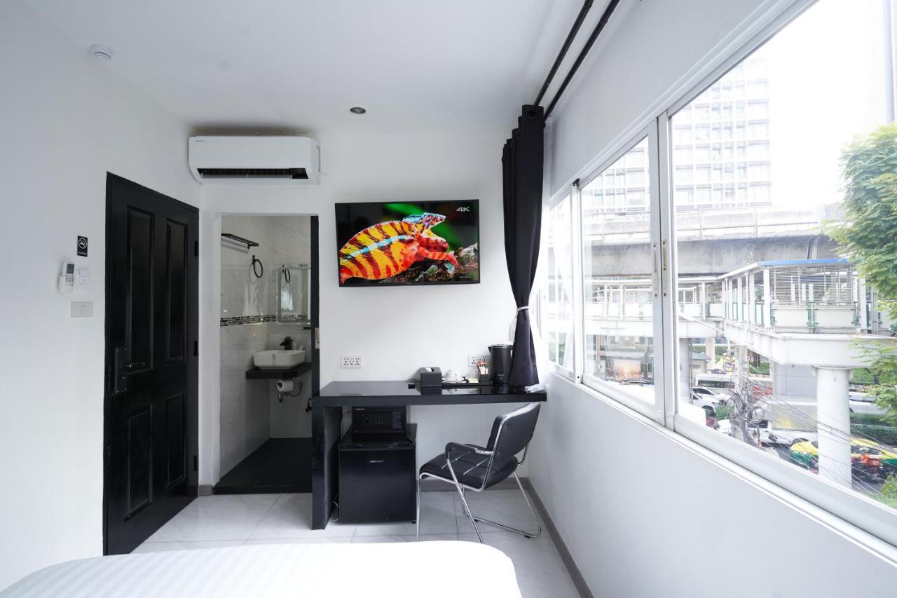 Thonglor Suites Hotel Bangkok Exterior foto