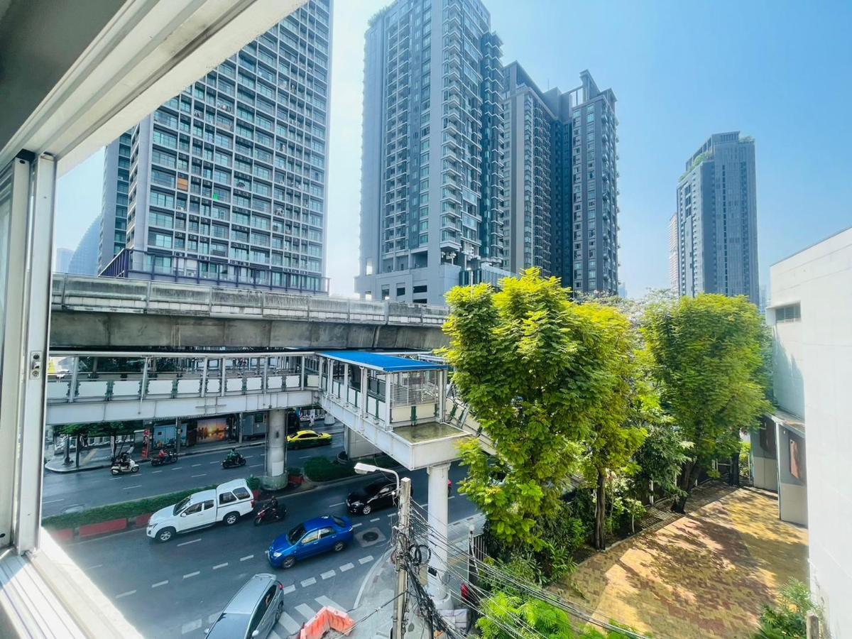 Thonglor Suites Hotel Bangkok Exterior foto