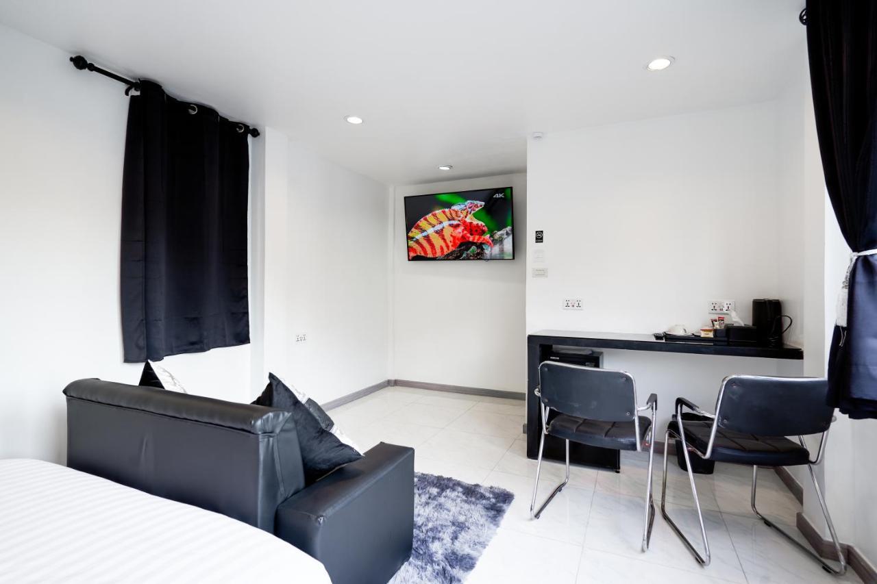 Thonglor Suites Hotel Bangkok Exterior foto